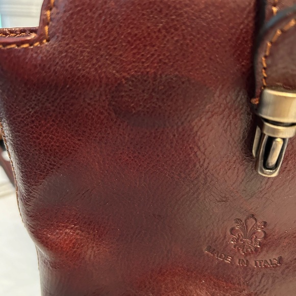 Womans shoulder bag,Gen leather,cognac brown, spot on front noted in picture - Picture 2 of 9